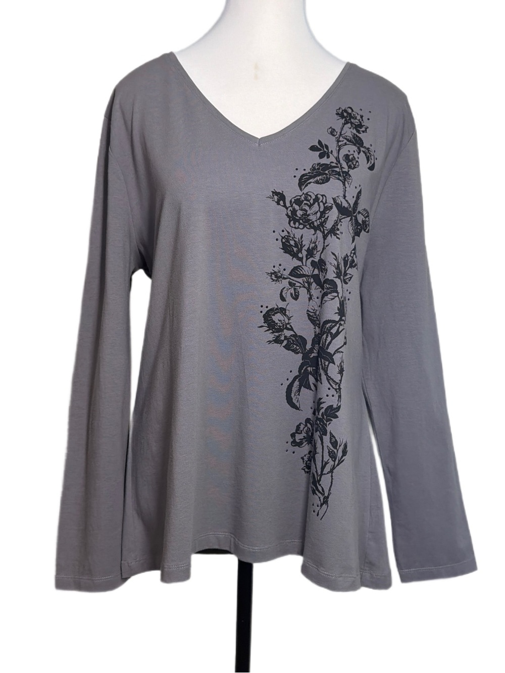 MOTTO Gray V-Neck Long Sleeve Tee with Black Floral Print